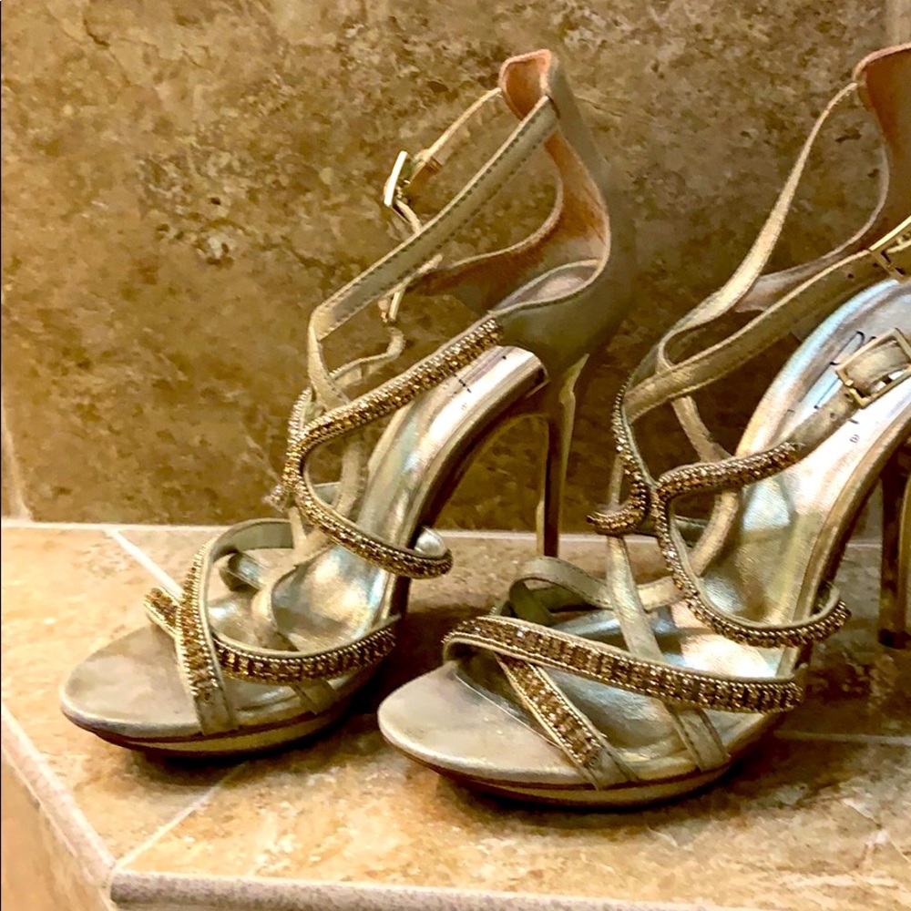 Pelle Moda gold sandal